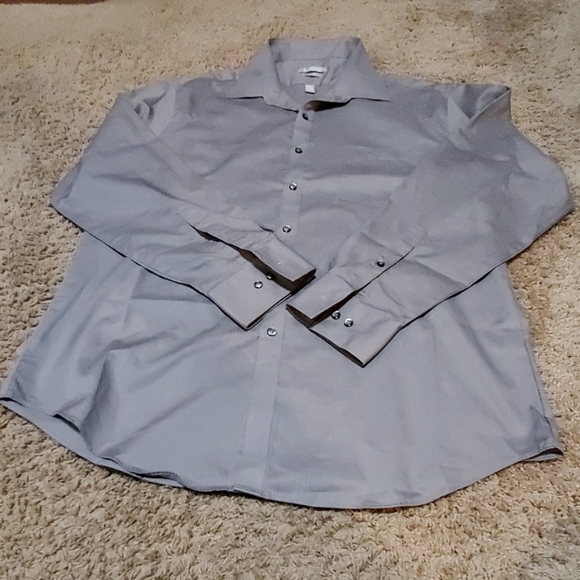 Van Heusen Shirt - Picture 3 of 3